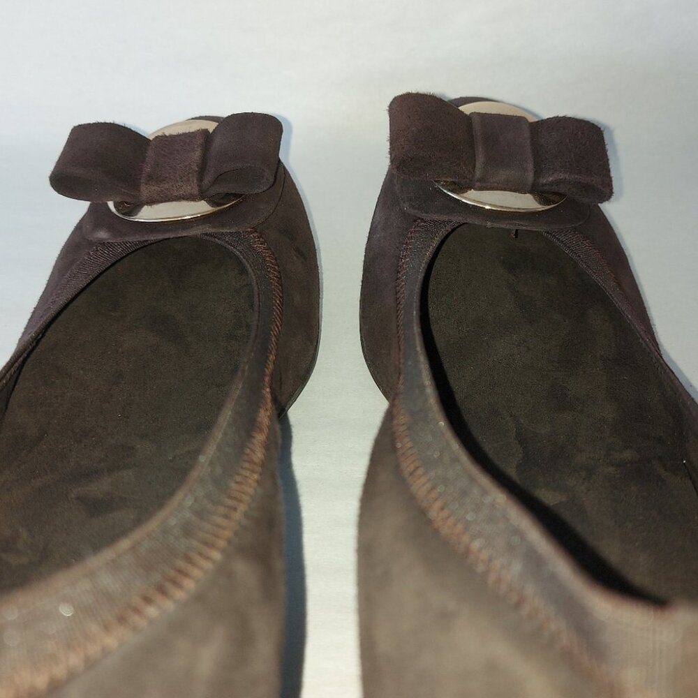 Stuart Weitzman Beaudelair Retro Suede Wedge Pump Size 8 Bow Low Heel Slip-on - Picture 11 of 13